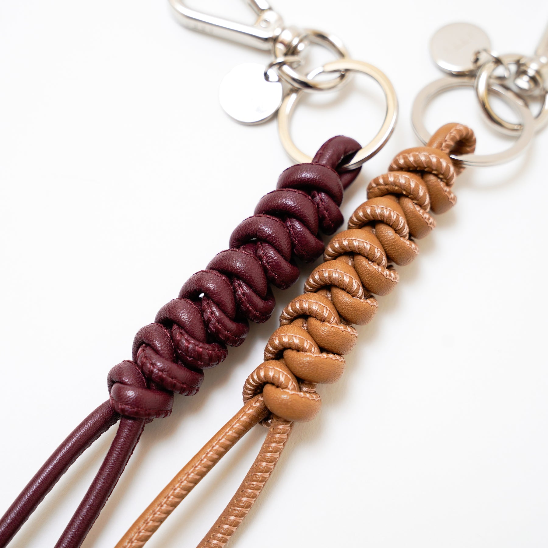 CRISTY SNAKE KNOT CHARM / STCOW｜ステッチ入りレザーコードの