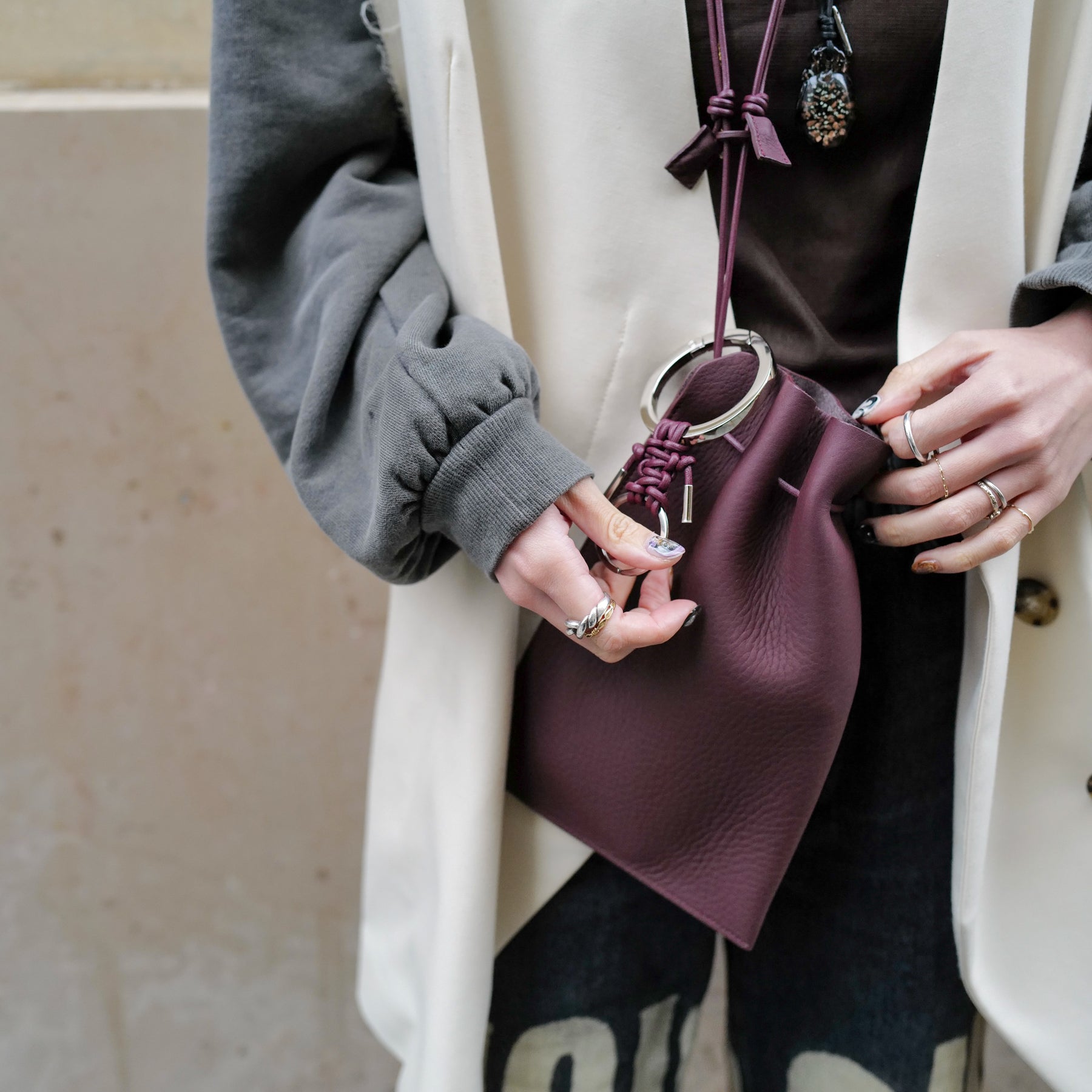 HERRIE KINCHAKU POUCH - PM / DIPLO SKY｜シュリンクレザーの巾着