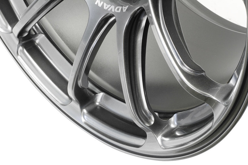 18×9.5 Advan RZ-F2 – Jackson Racing