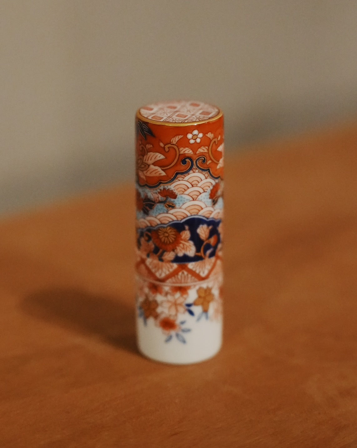 JSELF × 畑萬陶苑 古伊万里調 金彩桜菊唐花文 Lipstick Case