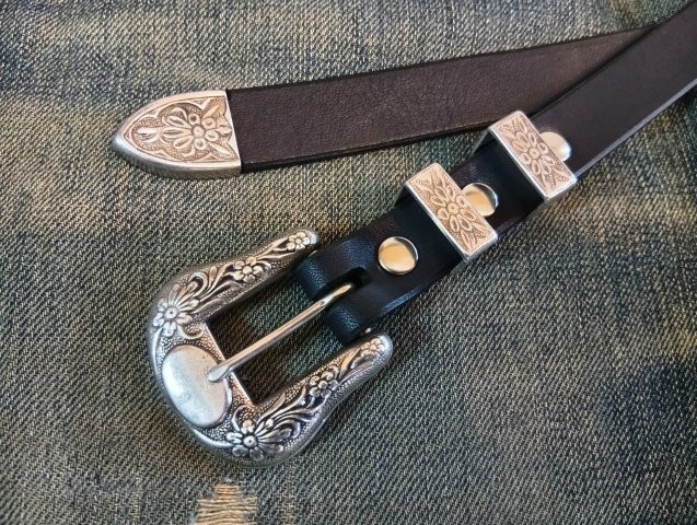 IVAN4ピースバックル付き 栃木レザーウエスタンナローベルト ブラック