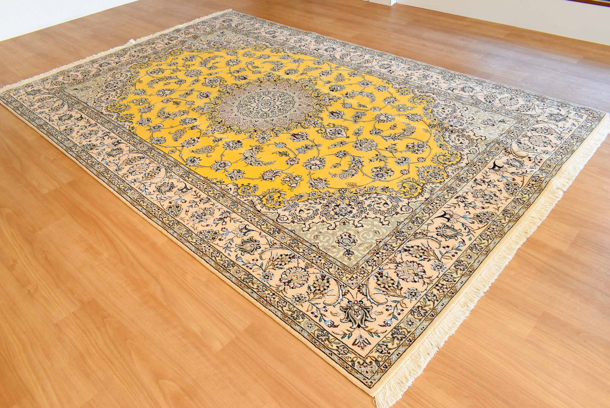 ペルシャ絨毯 イラン ナイン産リビングサイズ 201×309