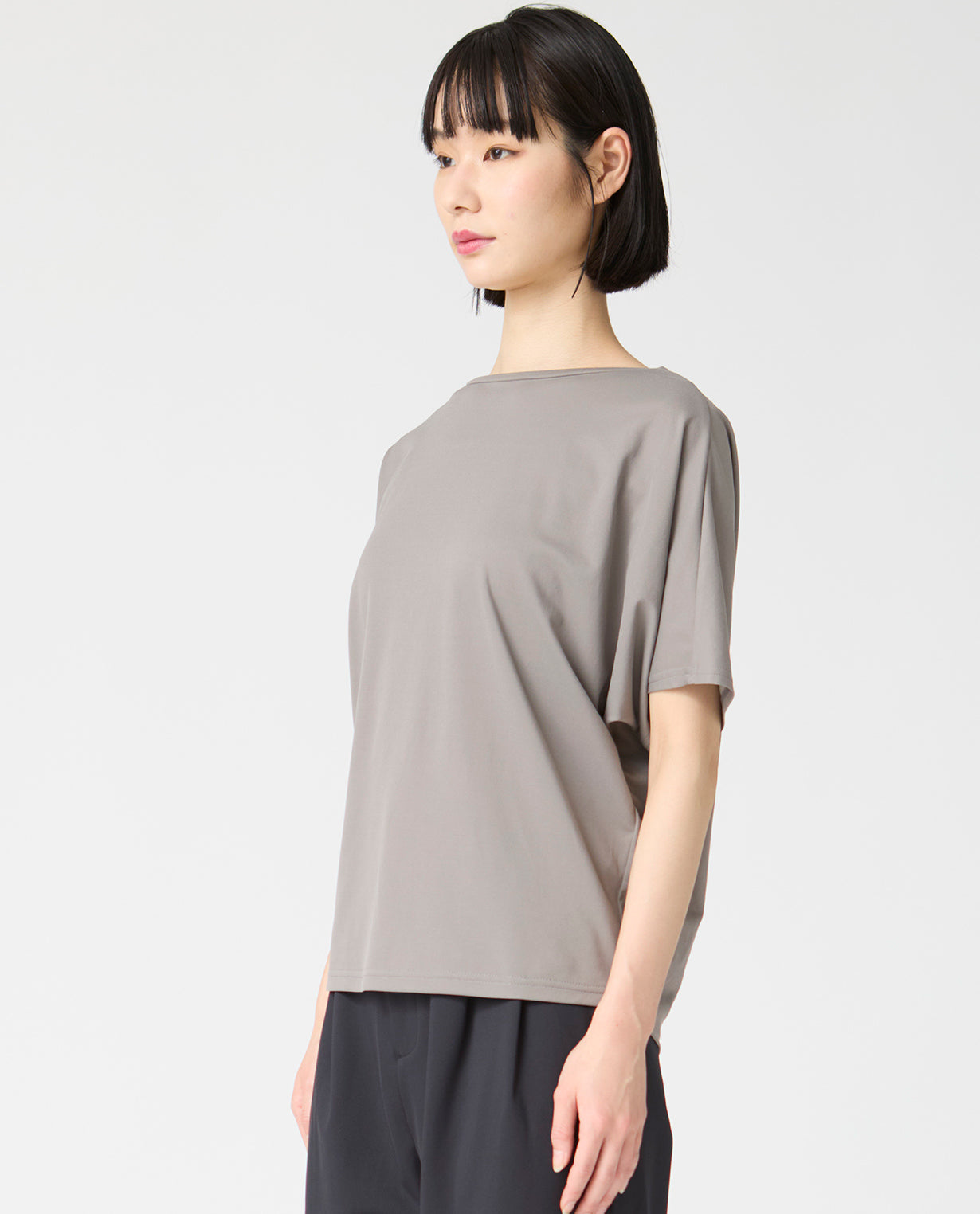 0320_C コンフォータブルストレッチ ドルマンカットソー (グレー) – K