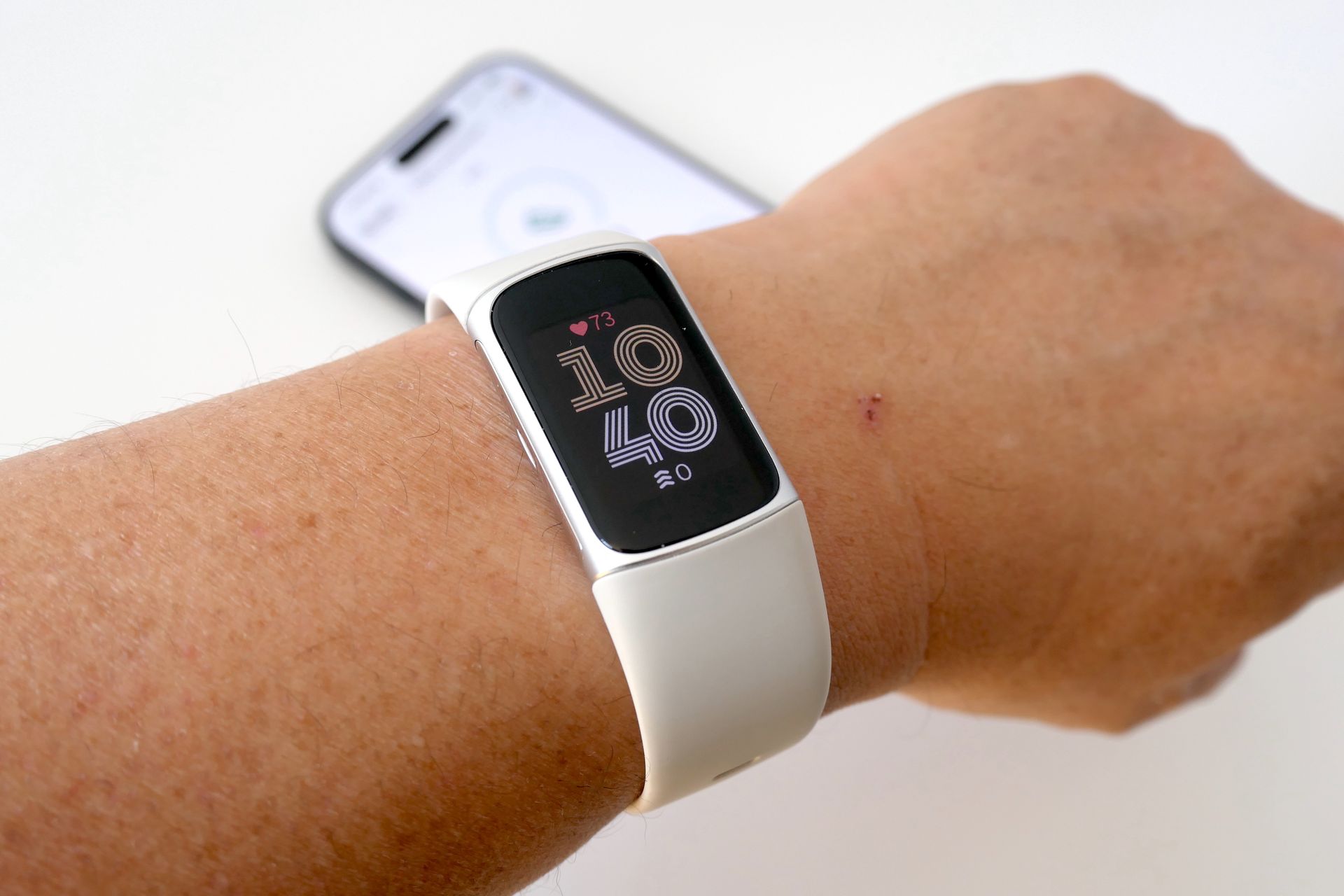 Google機能を強化した「Fitbit Charge 6」 - ケータイ Watch