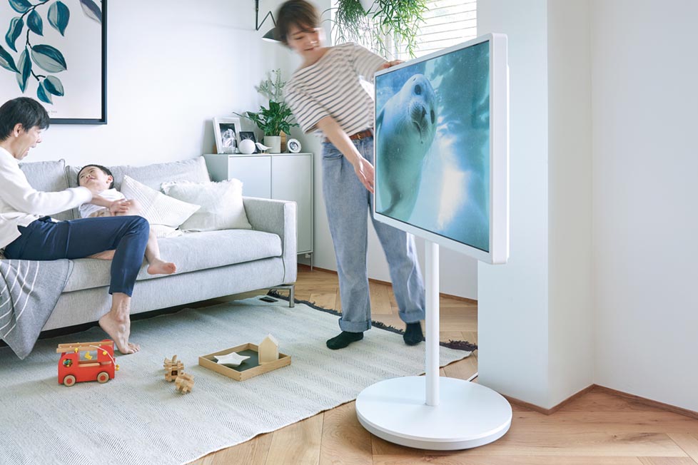 4Kテレビなのに置き場所自由なパナソニック「レイアウトフリーテレビ