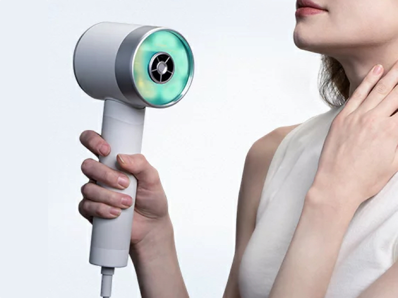 温風に加えて、光の照射で髪を乾かすヘアドライヤーZuvi Halo - 家電 Watch