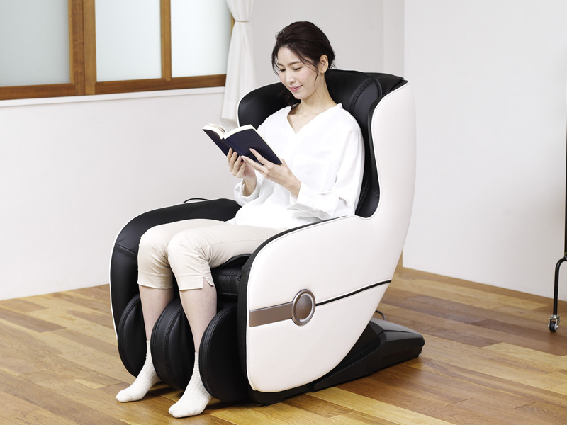 コンパクトながらゆったりくつろげる、15万円以下のマッサージチェア