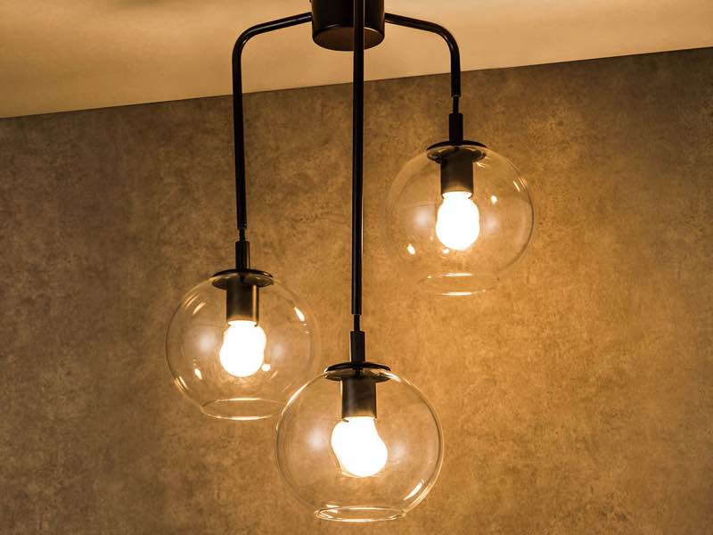 ニトリ、3つのガラスシェードで部屋を彩るペンダントライト - 家電 Watch