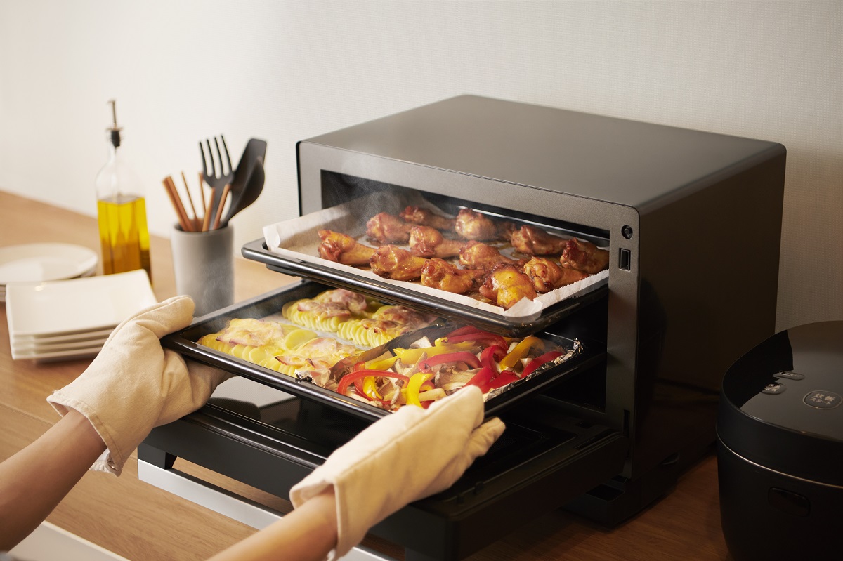 シャープ、3品同時に作れるシンプル家電シリーズのオーブンレンジ