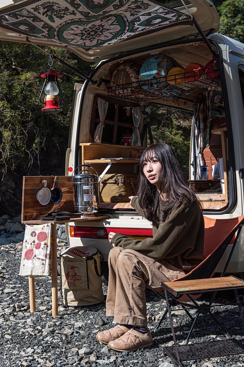 車中泊女子・森風美さんのガチ仕様軽バンがポータブル電源採用で「お家