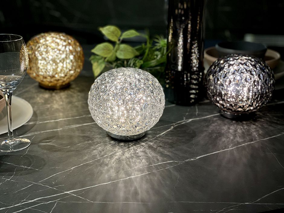 手のひらの上の銀河「ミニプラネット」｜Kartell｜カルテル