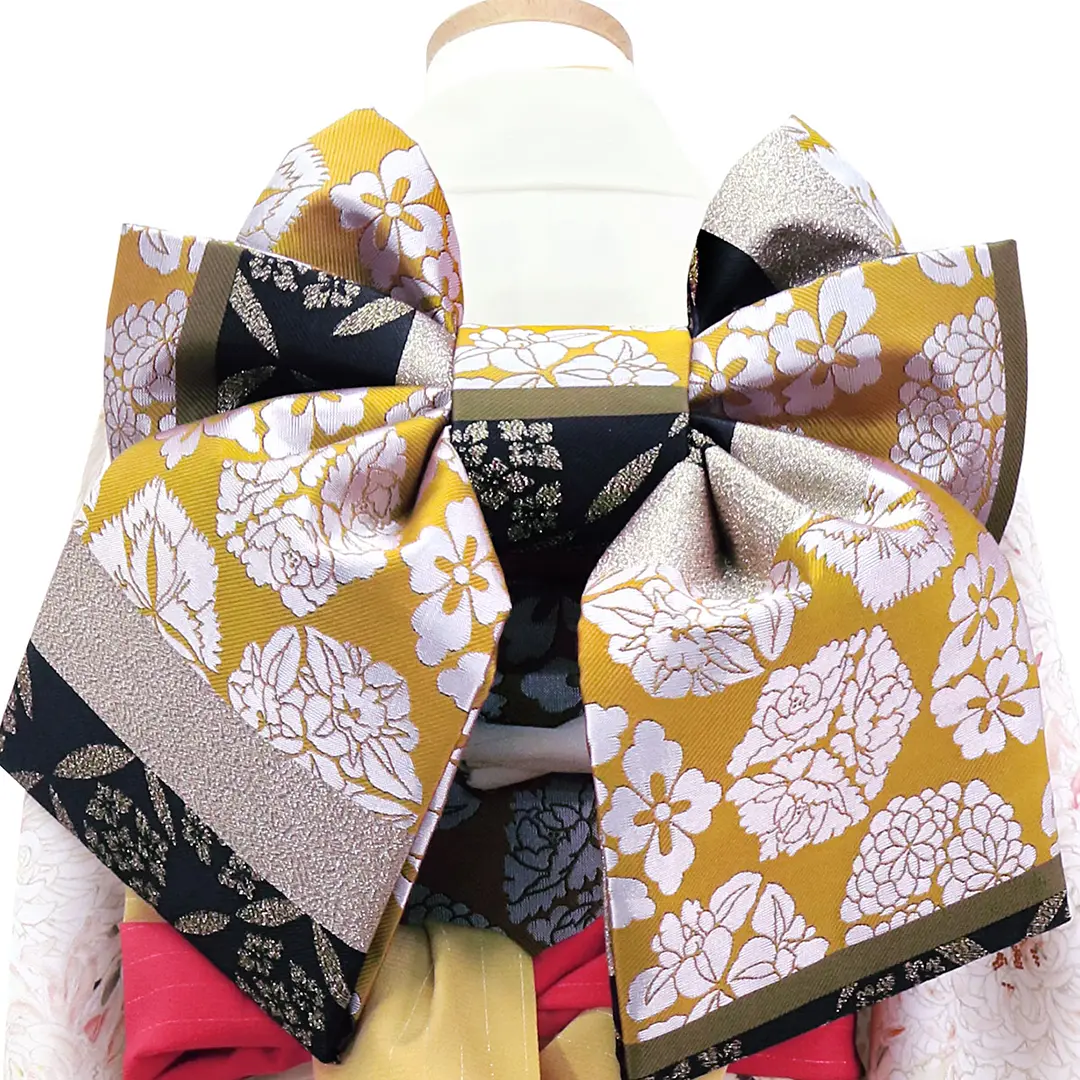 芸艸堂》大輪の牡丹と菊の着物（白）／七五三・七歳女の子 | 宅配着物