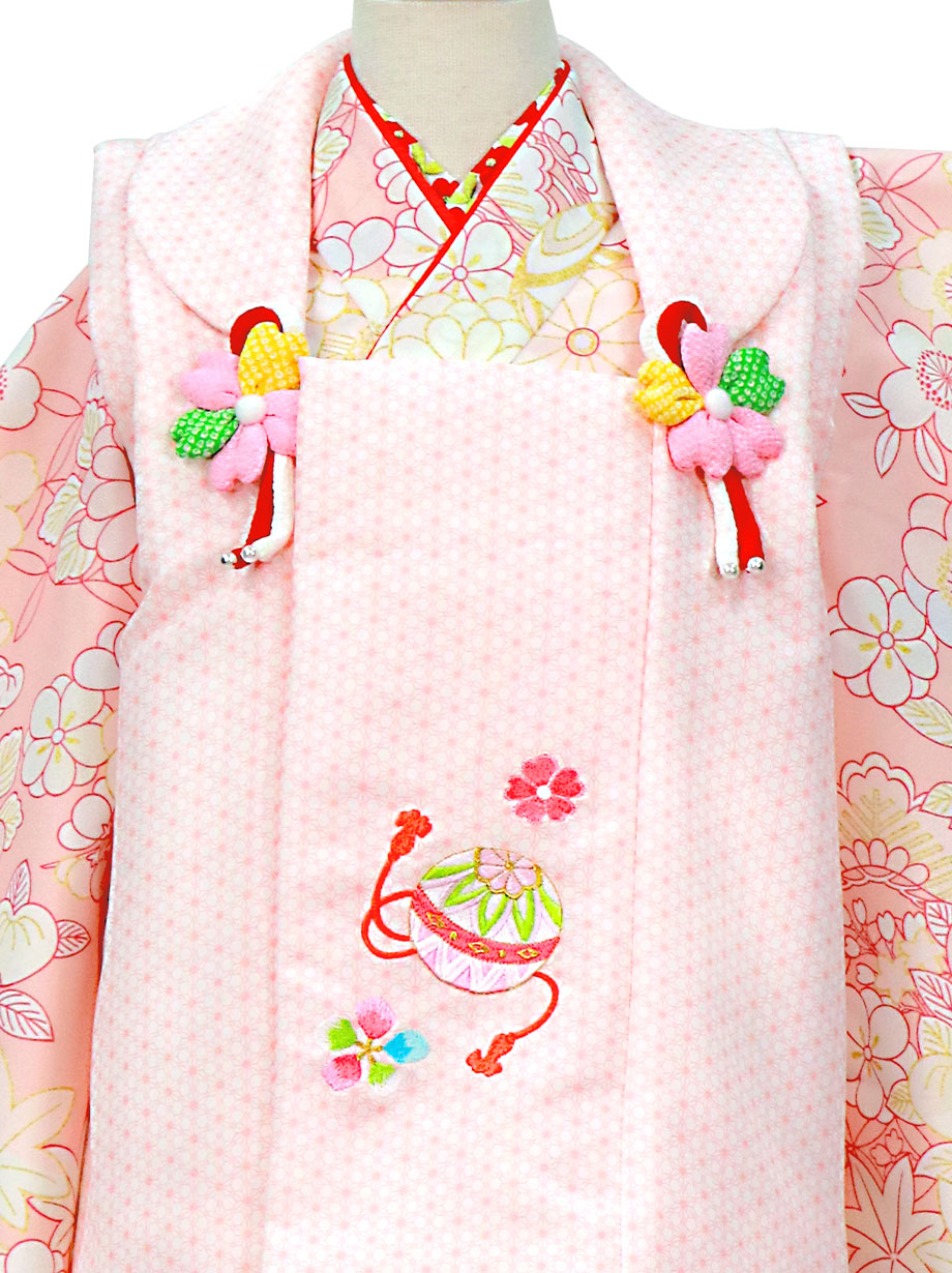 ベビーピンク地に七宝と四季花、ピンクの被布コートセット／七五三・三