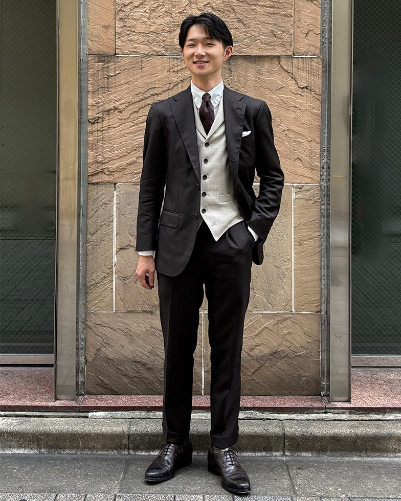 チャコールグレースーツ 川崎ルフロンガイドショップ 高松利幸