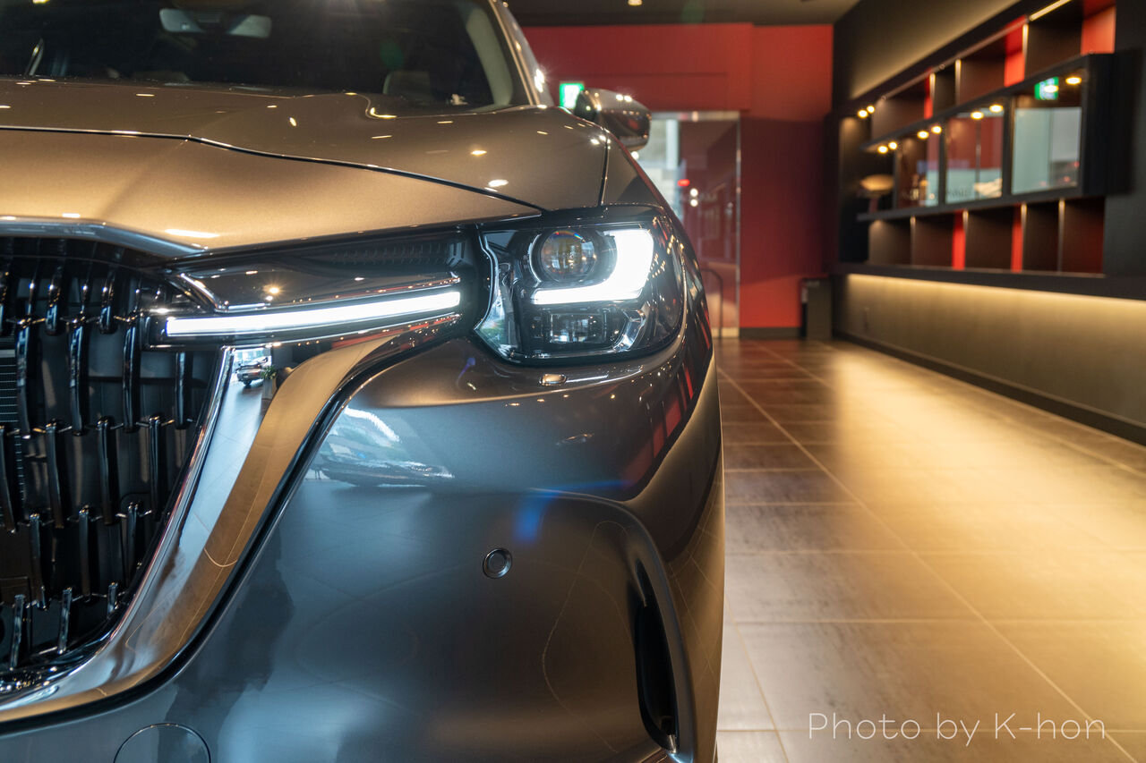 珍しいヘッドライトの光り方をしている「CX-60」 | K-BLOG NEXT