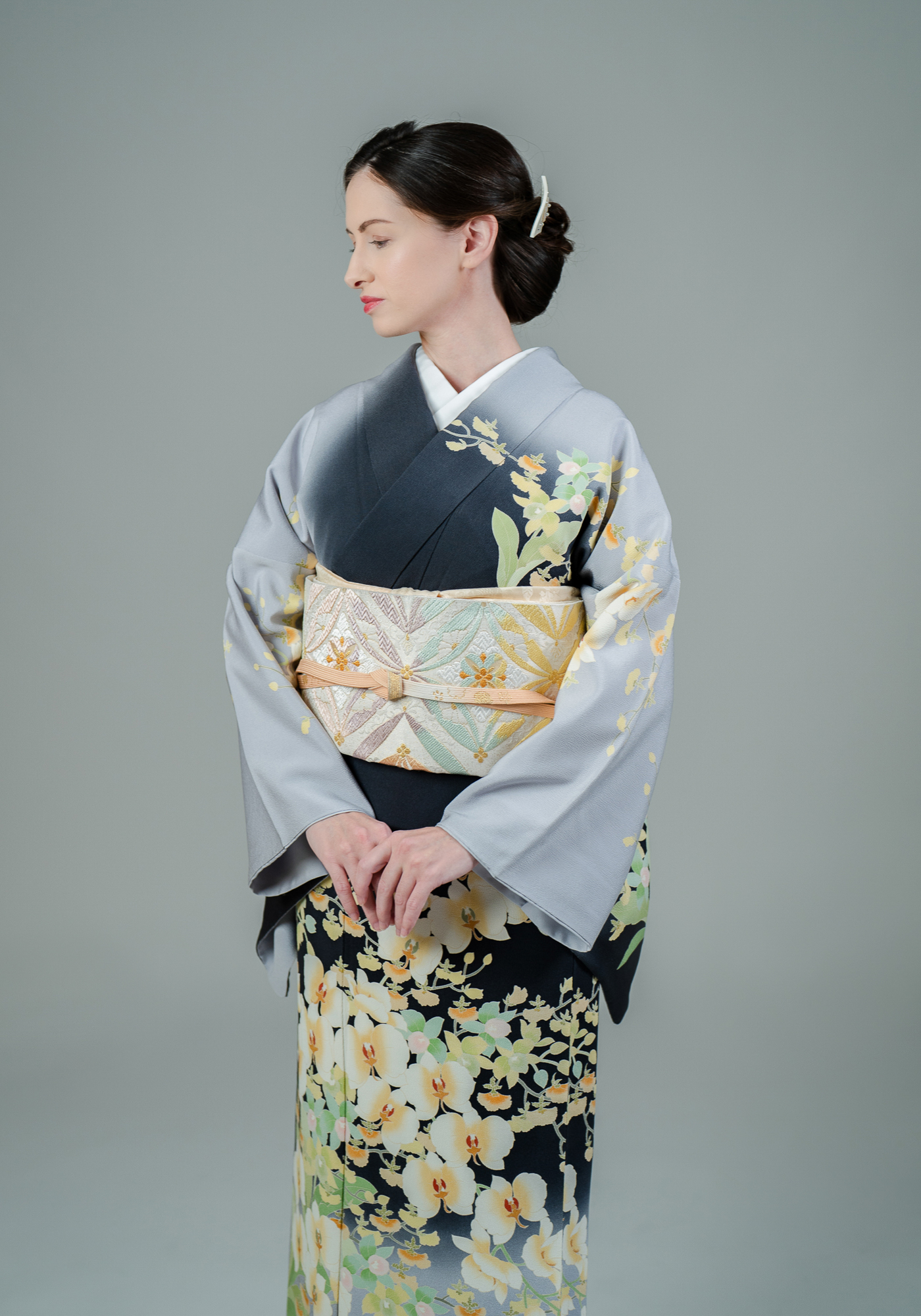 訪問着レンタル】胡蝶蘭柄のグレーと黒地・品番：h-449｜KIMONO-PRO