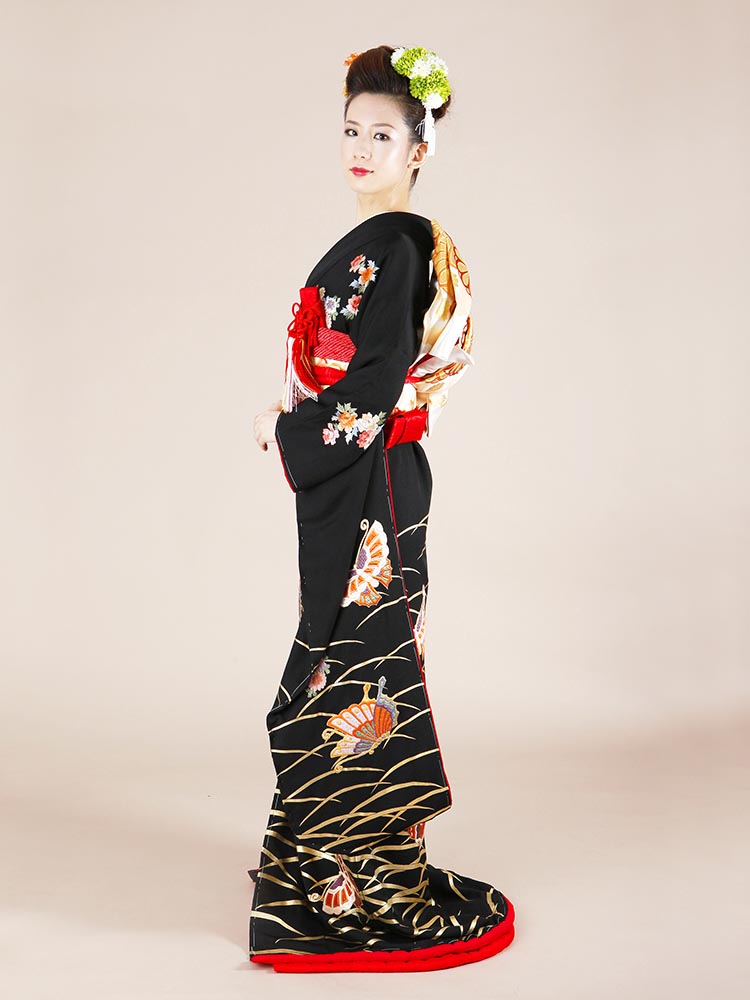 総刺繍の高級黒引き振袖レンタル】hikifurisode-2 黒地に露芝に胡蝶