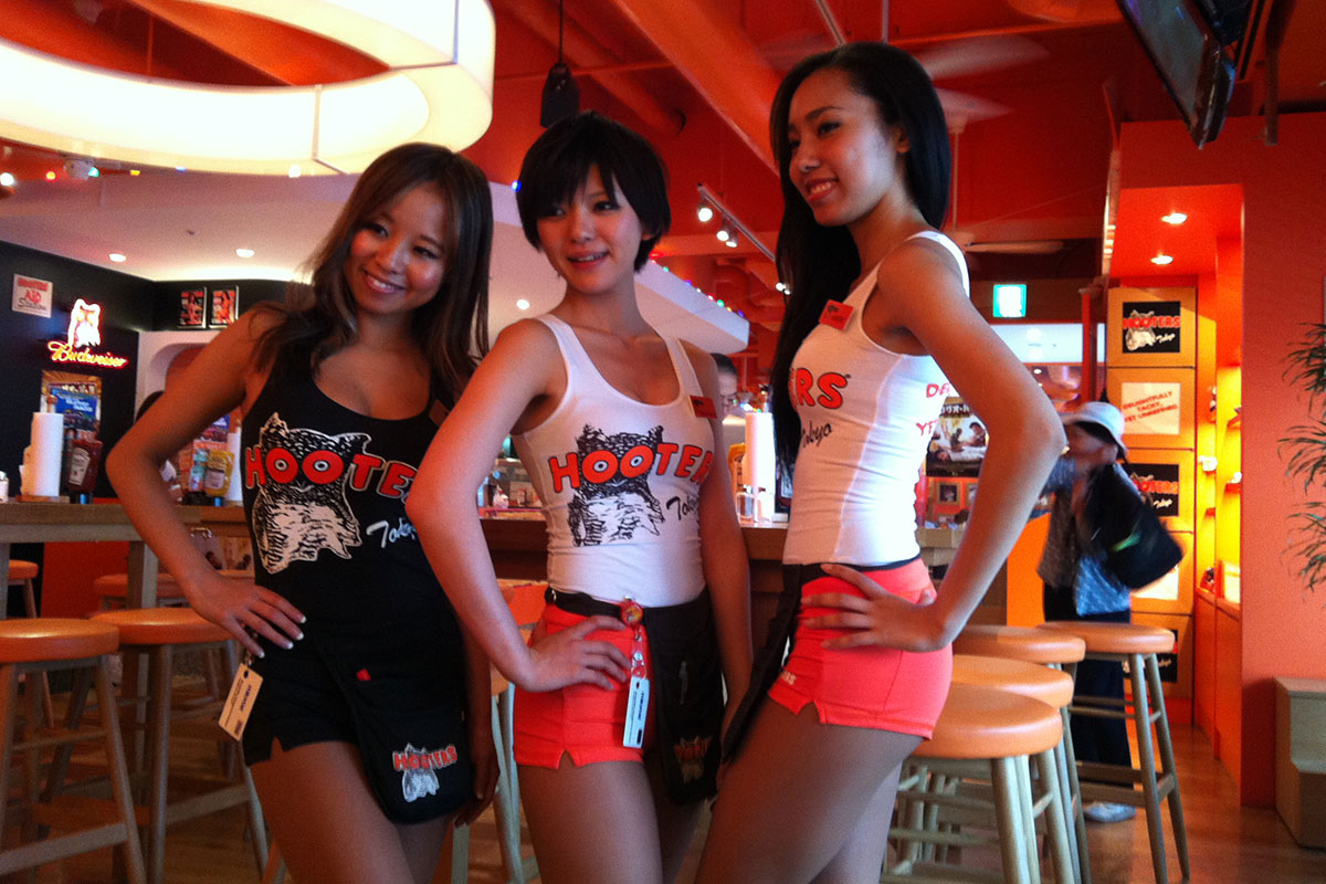 チアリーダー姿のフーターズにランチに行った。エロくなかった