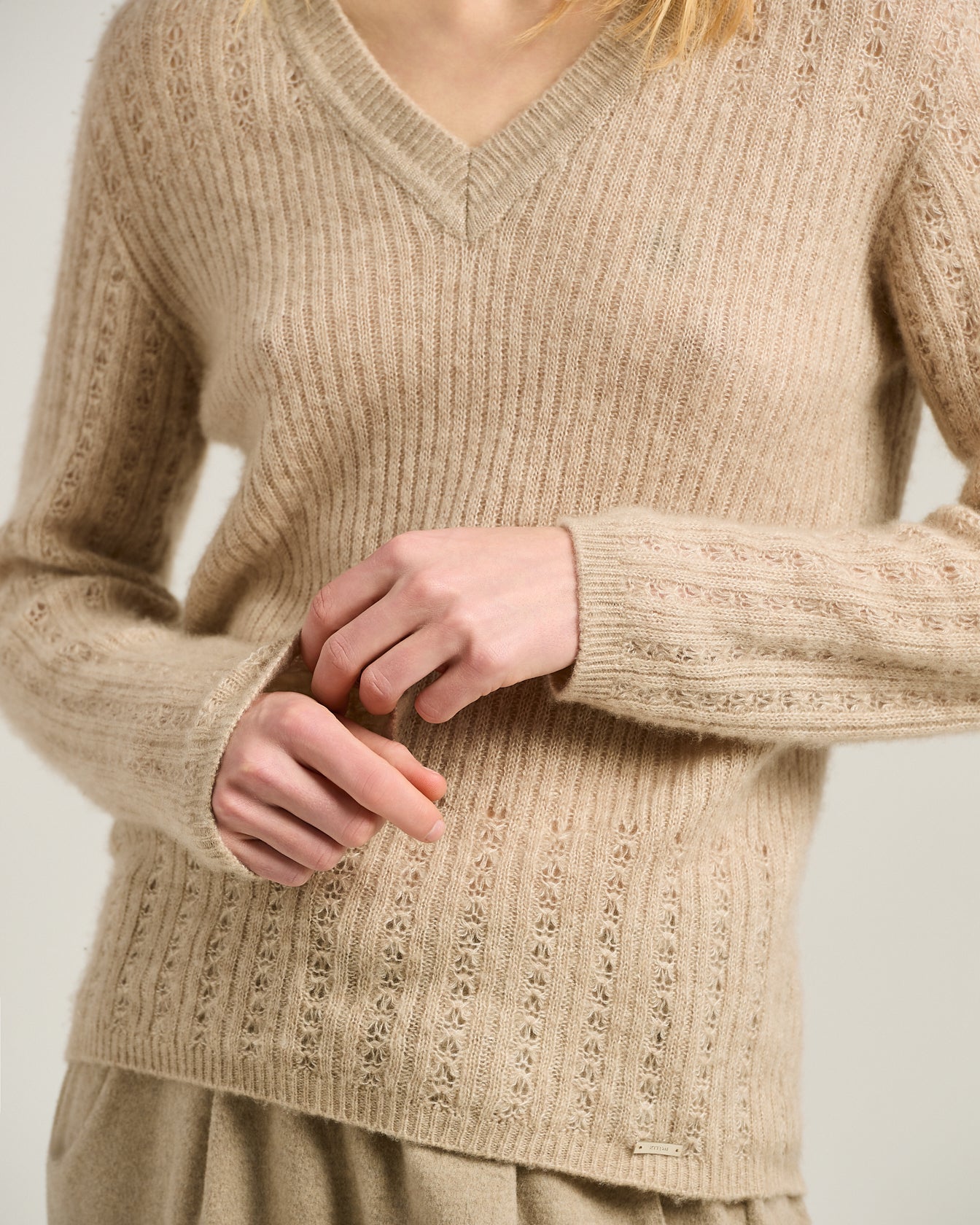 Women's beige V-neck openwork cashmere silk sweater | Kiton