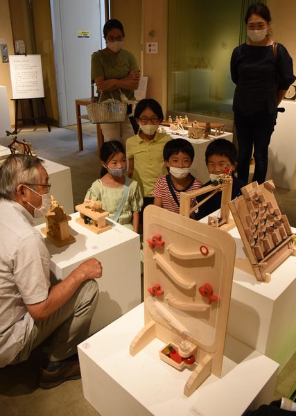 機械仕掛け、面白さ堪能 木製時計、からくり100点 水戸で企画展 | きた