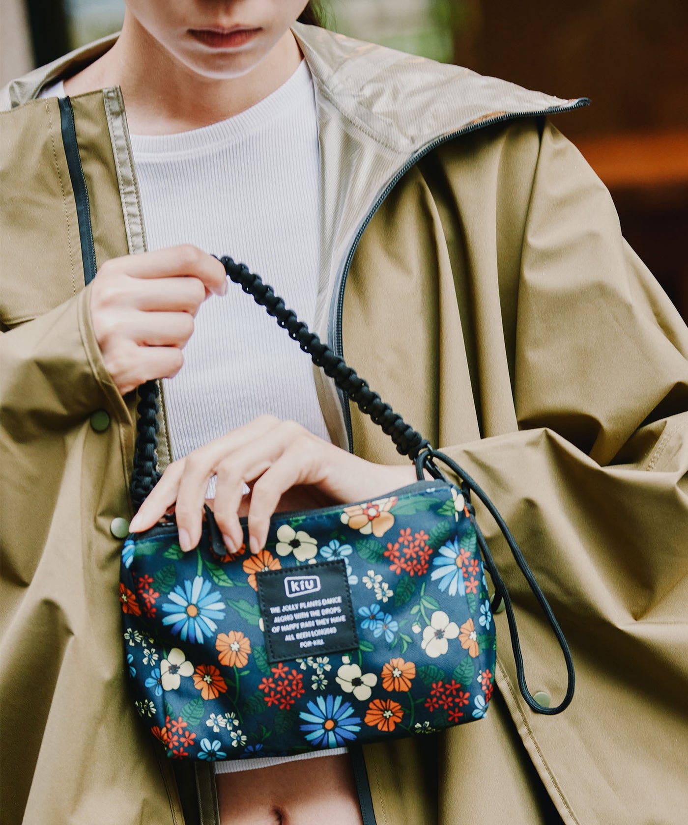 パラコードサコッシュポーチ k362 – KiU公式オンラインショップ