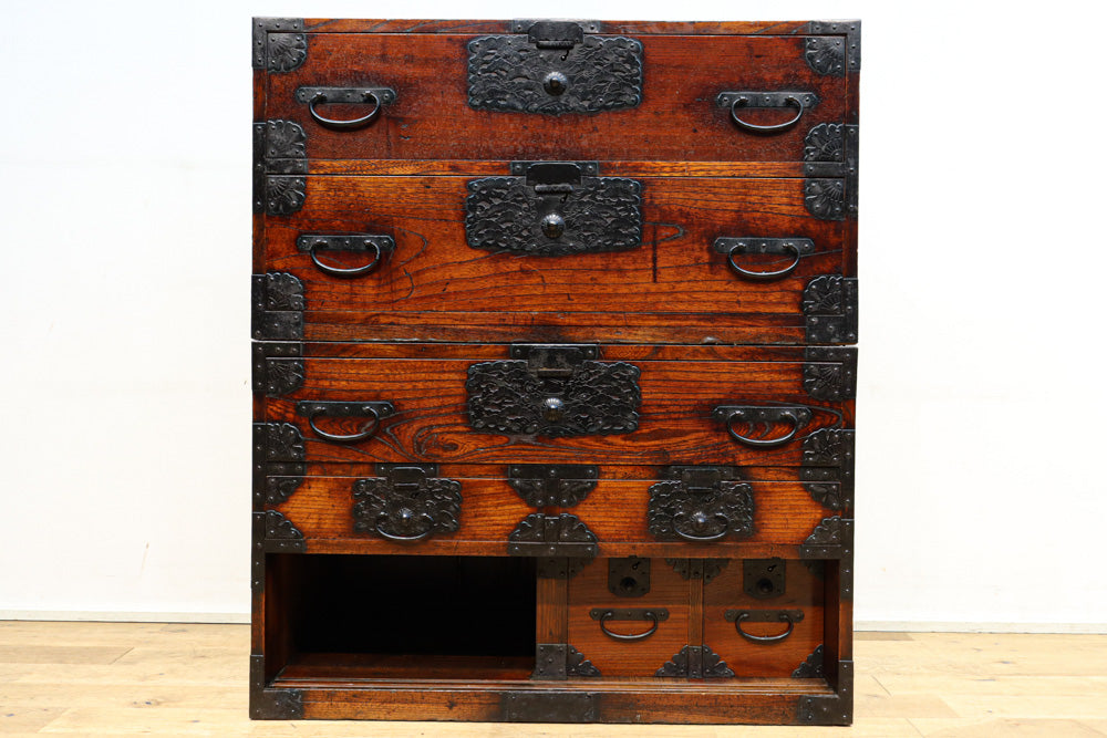 極上‼三方総欅‼ 時代の風格が圧倒的な変わりデザイン佐渡衣裳箪笥