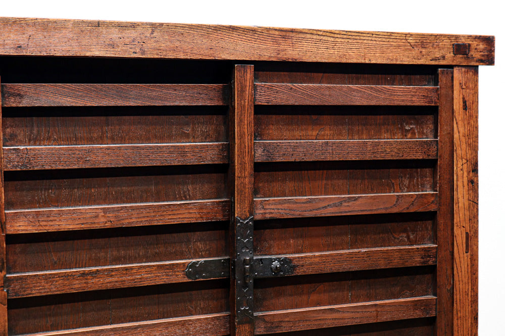 前面総欅‼ 時代の漆が見事な極上米沢車箪笥 BB2715 – 古福庵