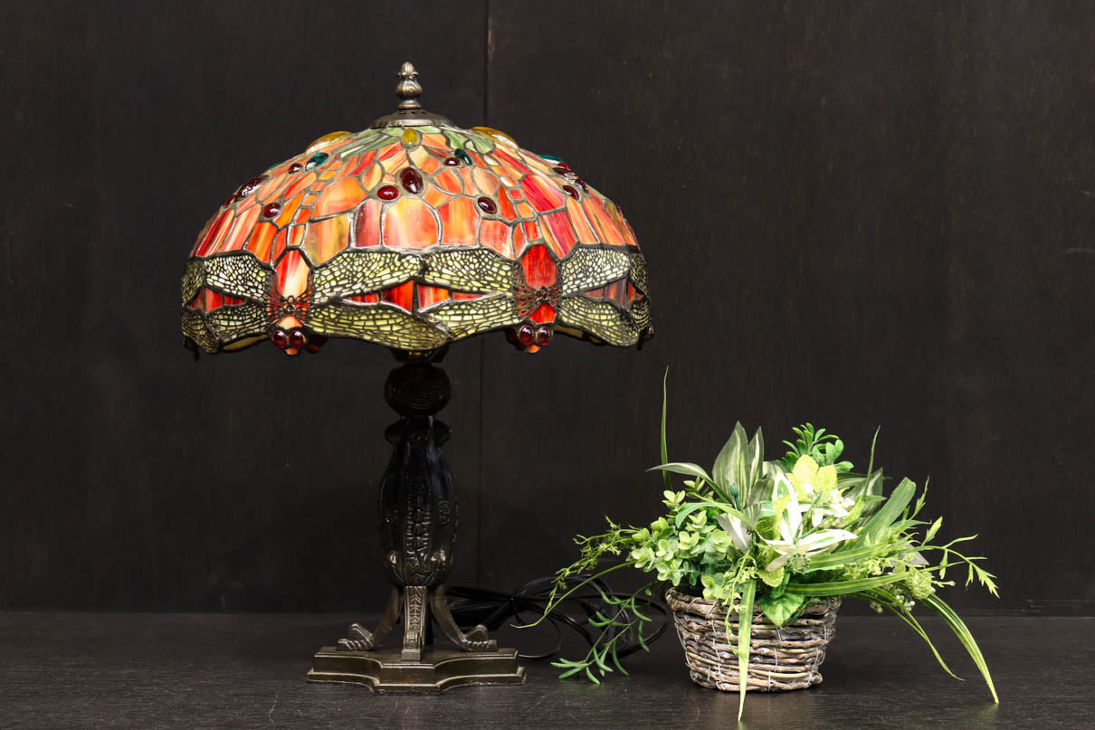 とんぼ絵柄のステンドグラスが映えるスタンドライト DC5713 – 古福庵