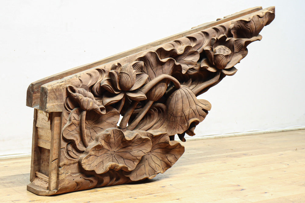 大型サイズ！！ 蓮の葉と花の彫刻が見事な梁飾り DC6813ab 在庫(a:1 b