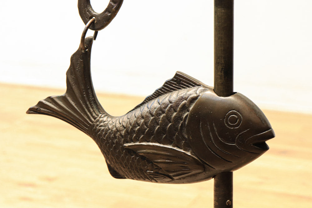 縁起の良い鯛を飾る真鍮製の自在鉤 DC6279 – 古福庵 [ KOFUKUAN