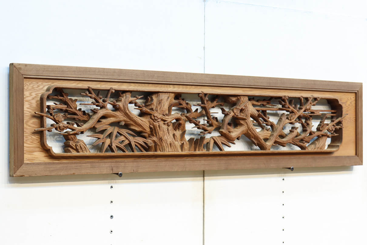 緻密に描かれた梅の木が美しい深彫り彫刻欄間 EZ2434b 在庫1枚 – 古福