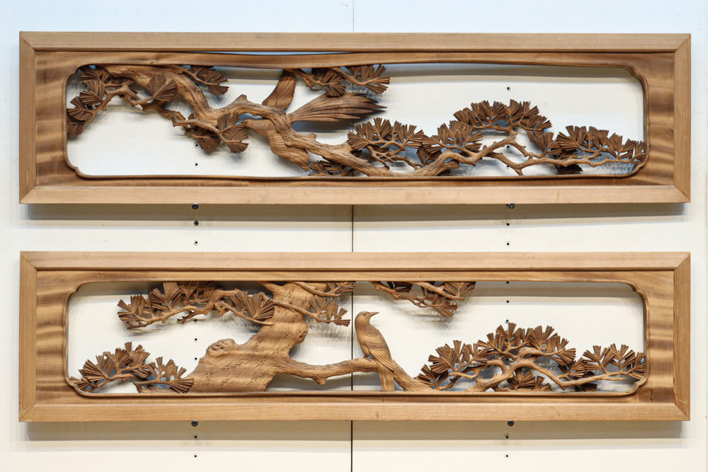 在銘一夢 繊細な彫刻で松と鳥の美しい景色を描いた深彫り彫刻欄間