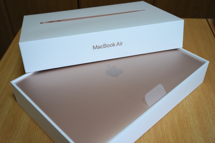 昔も振り返りながら「MacBook Air（M1,2020）」レビュー §2 開封・外観
