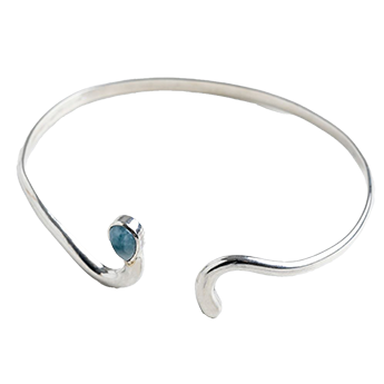 前方後円墳のの副葬品（三種の神器）として、当工房の勾玉が採用