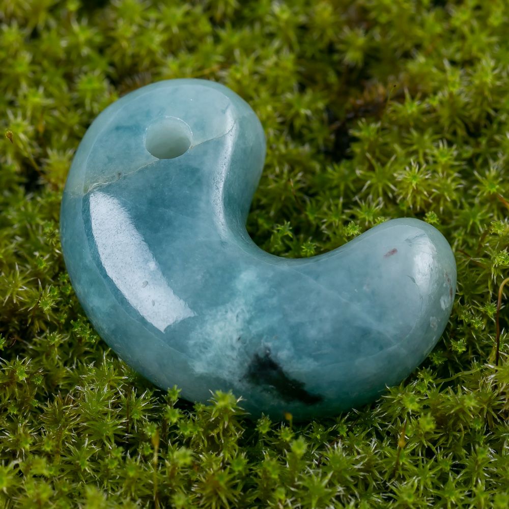 ✳糸魚川翡翠コン沢青緑色勾玉 希少数の幸運呼び込む吉祥*雪輪文様入り