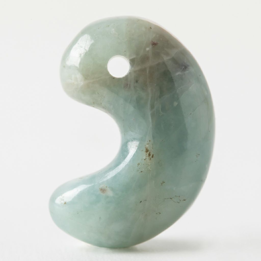 勾玉／青色（入コン沢）ヒスイ | 糸魚川翡翠工房こたき