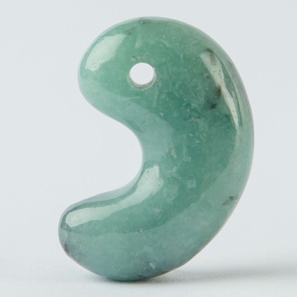 勾玉／青色（入コン沢）ヒスイ | 糸魚川翡翠工房こたき