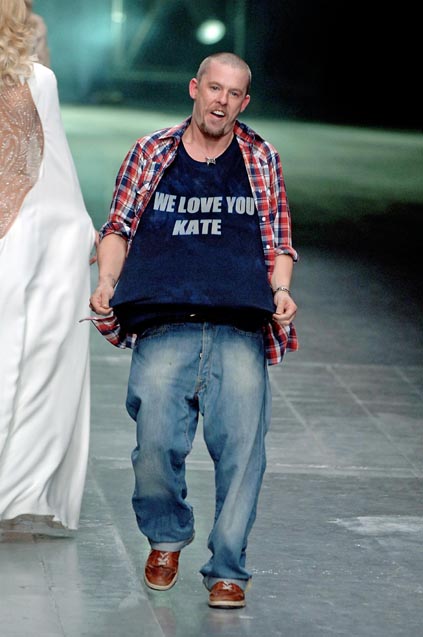 アレキサンダー・マックイーンってどんな人？｜Alexander McQueen