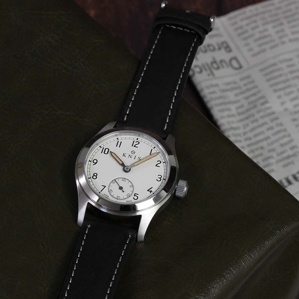 KNIS レトロミリタリーウォッチ オフホワイトダイヤル ブラックレザー