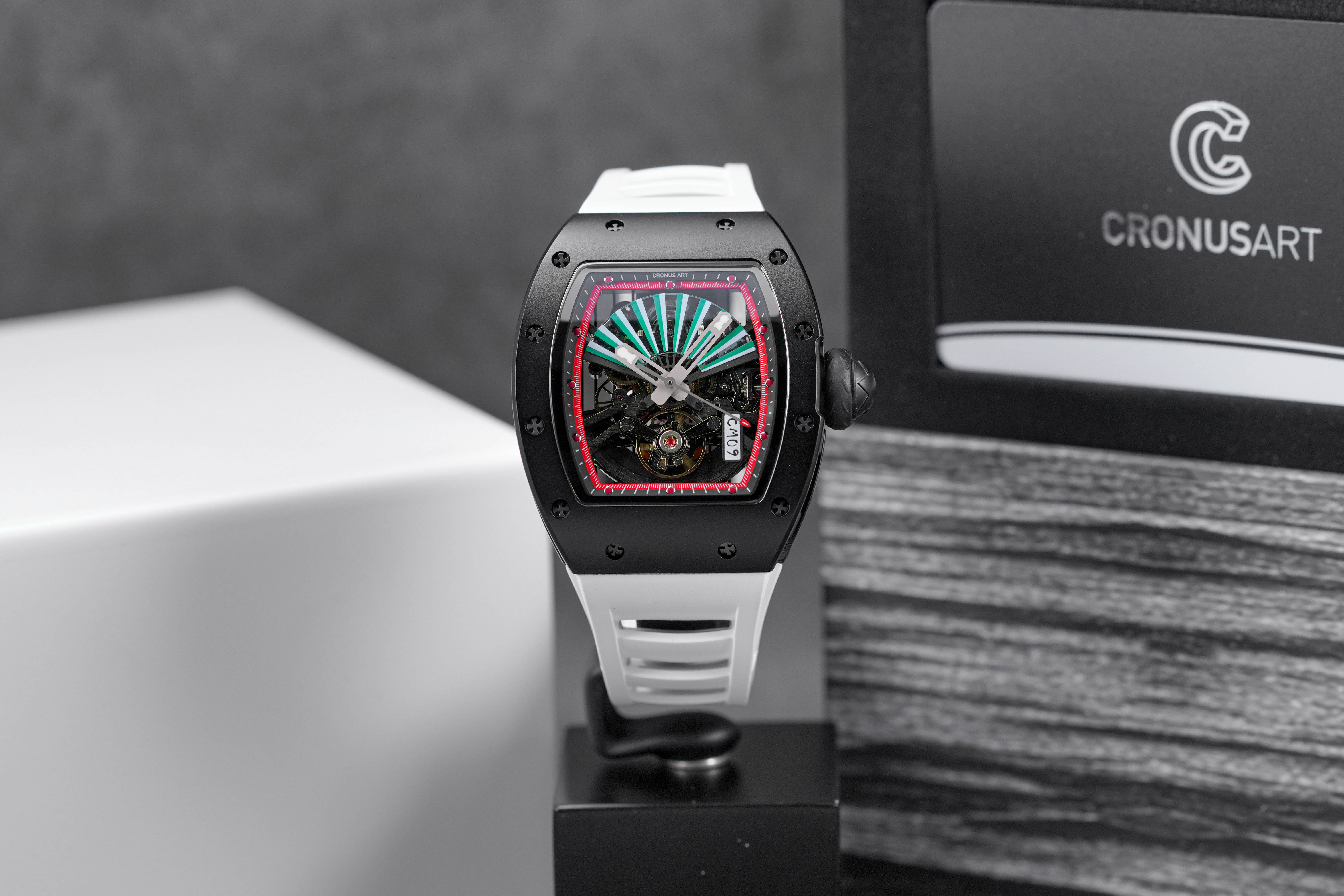 CRONUS ART FOLDING FAN BLACK CARBON – kronometry.id