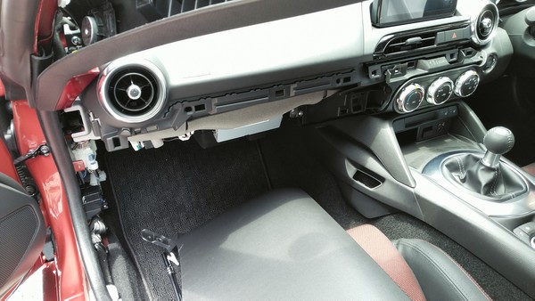 NDロードスターをグレードアップしよう！ インテリアパーツを交換して