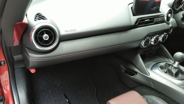 NDロードスターをグレードアップしよう！ インテリアパーツを交換して