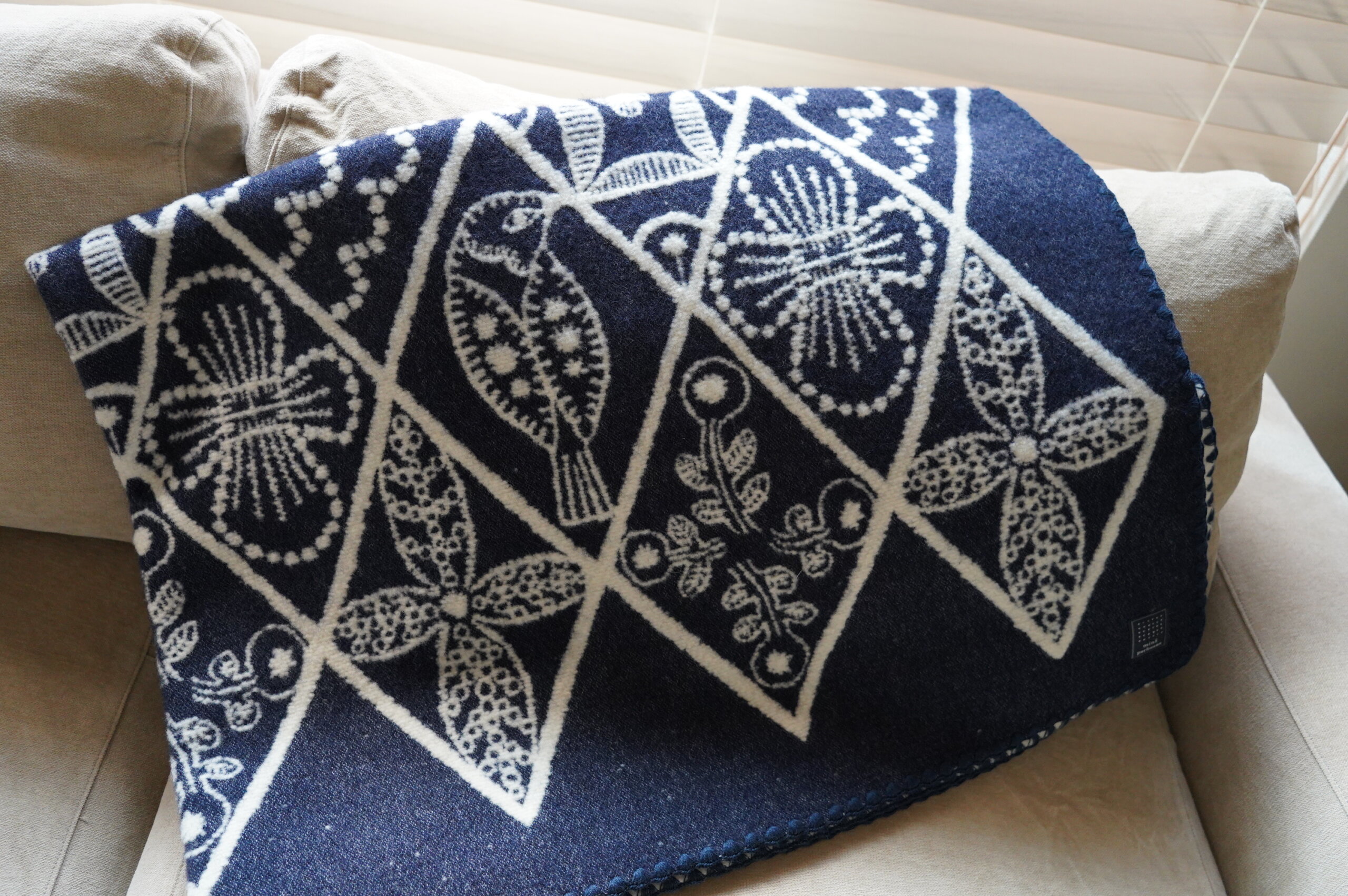 ミナ ペルホネンのブランケット symphony が仲間入りしました