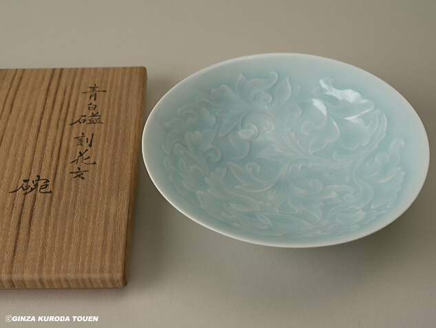 塚本快示 青白磁刻花文碗 | 銀座 黒田陶苑