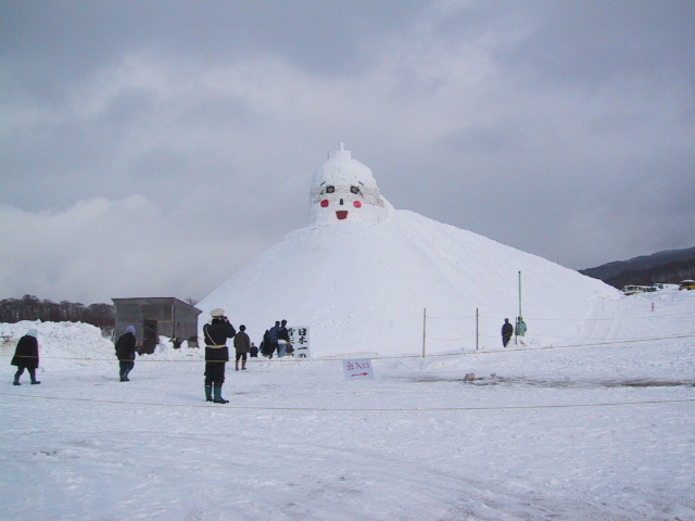 日本一の巨大雪だるま | 一般社団法人黒石観光協会