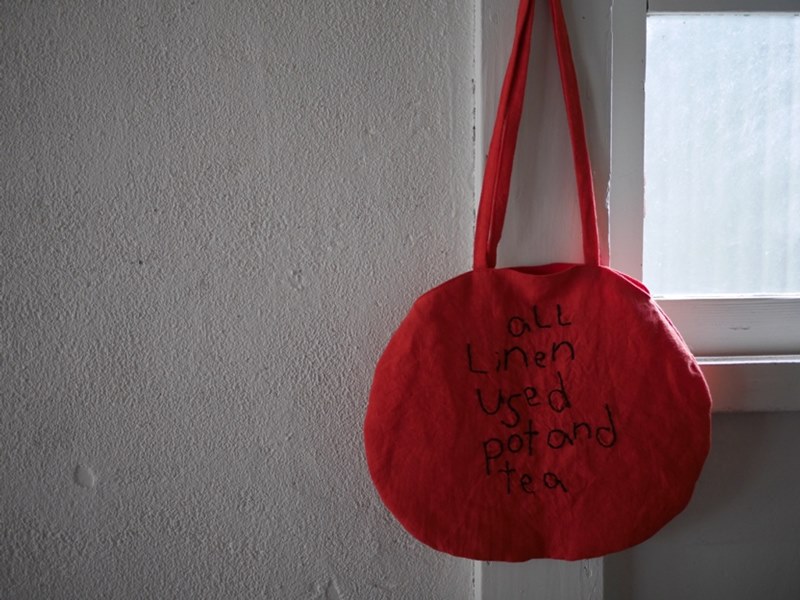 pot and tea（ポット＆ティー）」のかわいい文字の刺繍バッグ | 暮らし