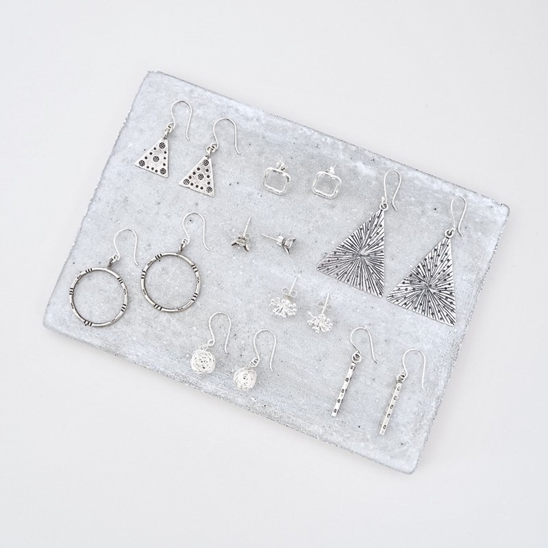 カレンシルバーと天然石のアクセサリー | 暮らしとおしゃれの編集室