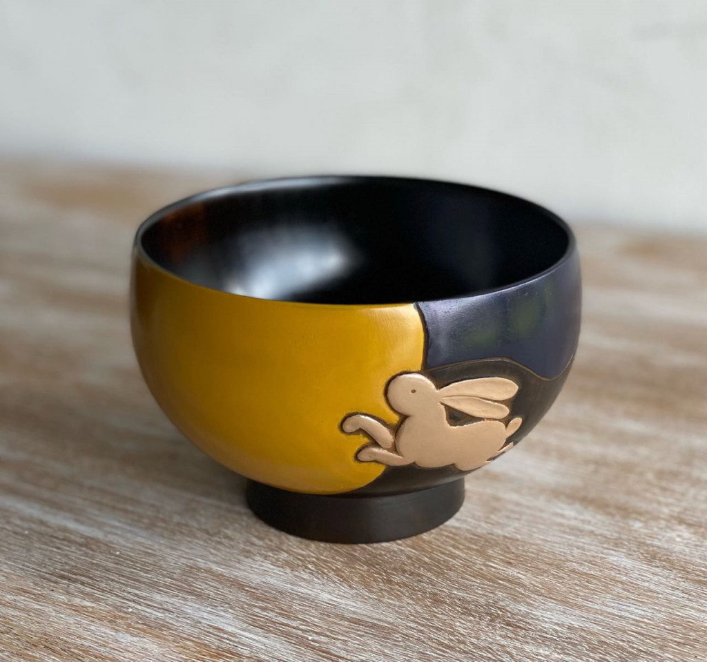 木を刳り貫いて作られた日々の漆のお椀 | 草木彫 川添日記 漆作家