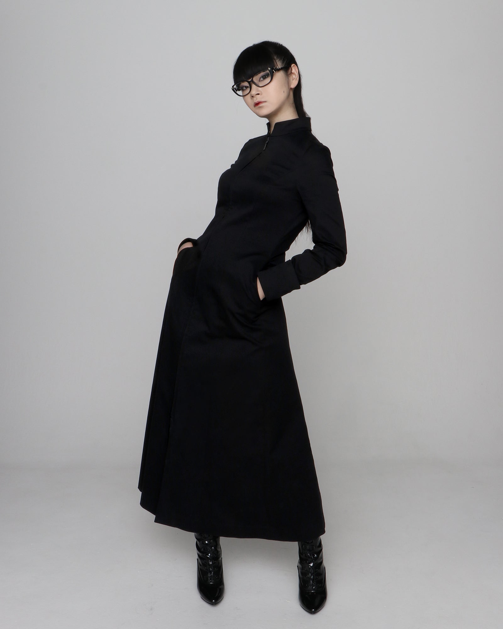 スタンドカラーロングワンピース『シェル（殻）』NORTH Dist. – LAND