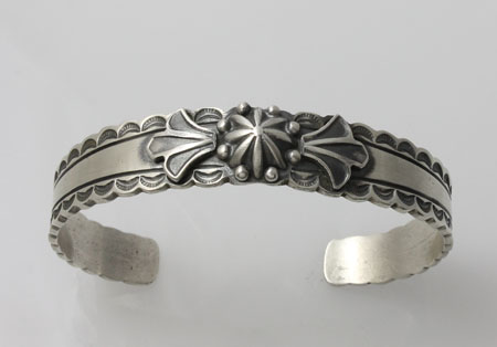 ナバホ族 Bo Reeves スタンプワーク アポロデザイン バングル